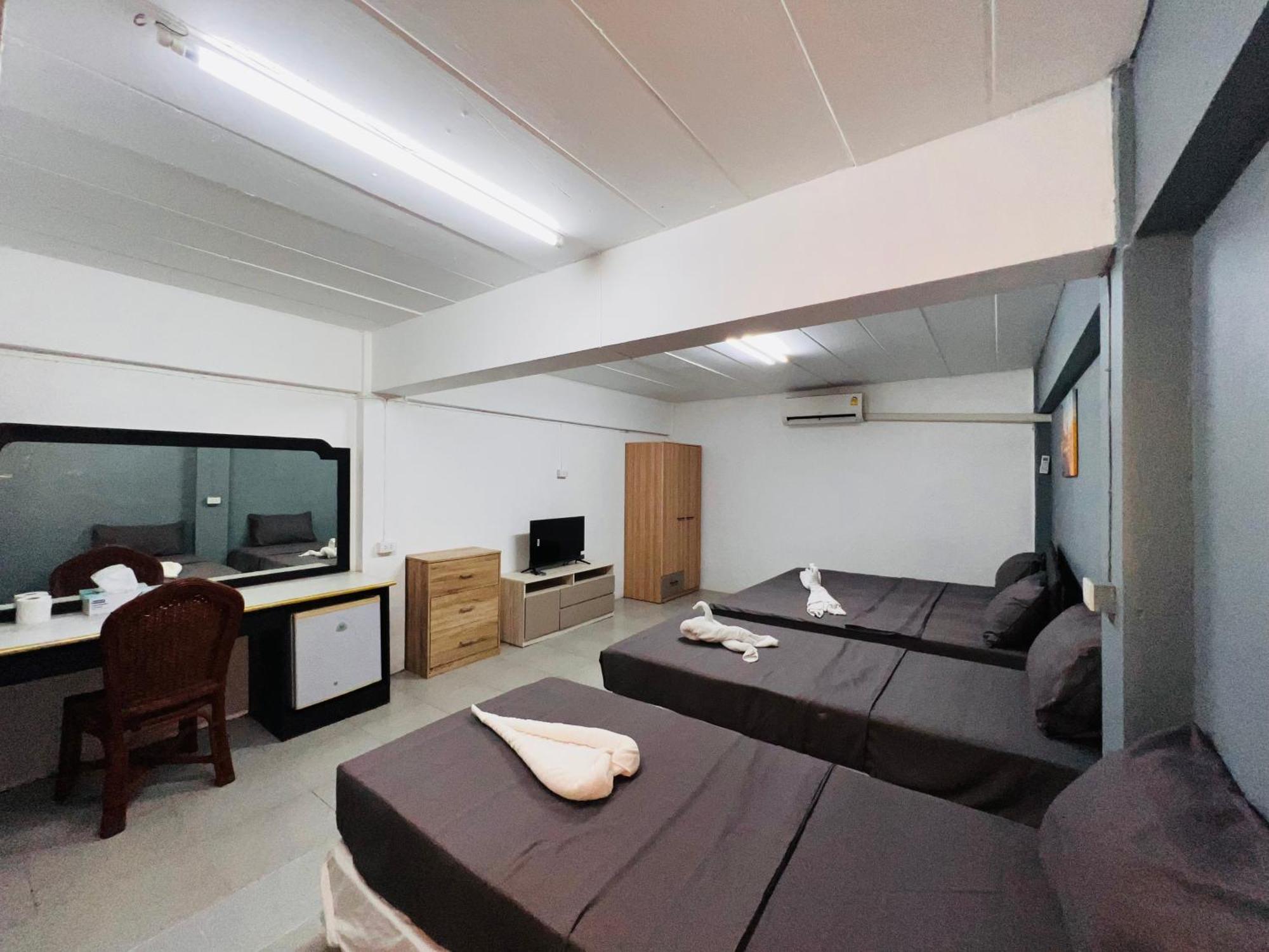 Patong Adventure Hostel Exteriör bild
