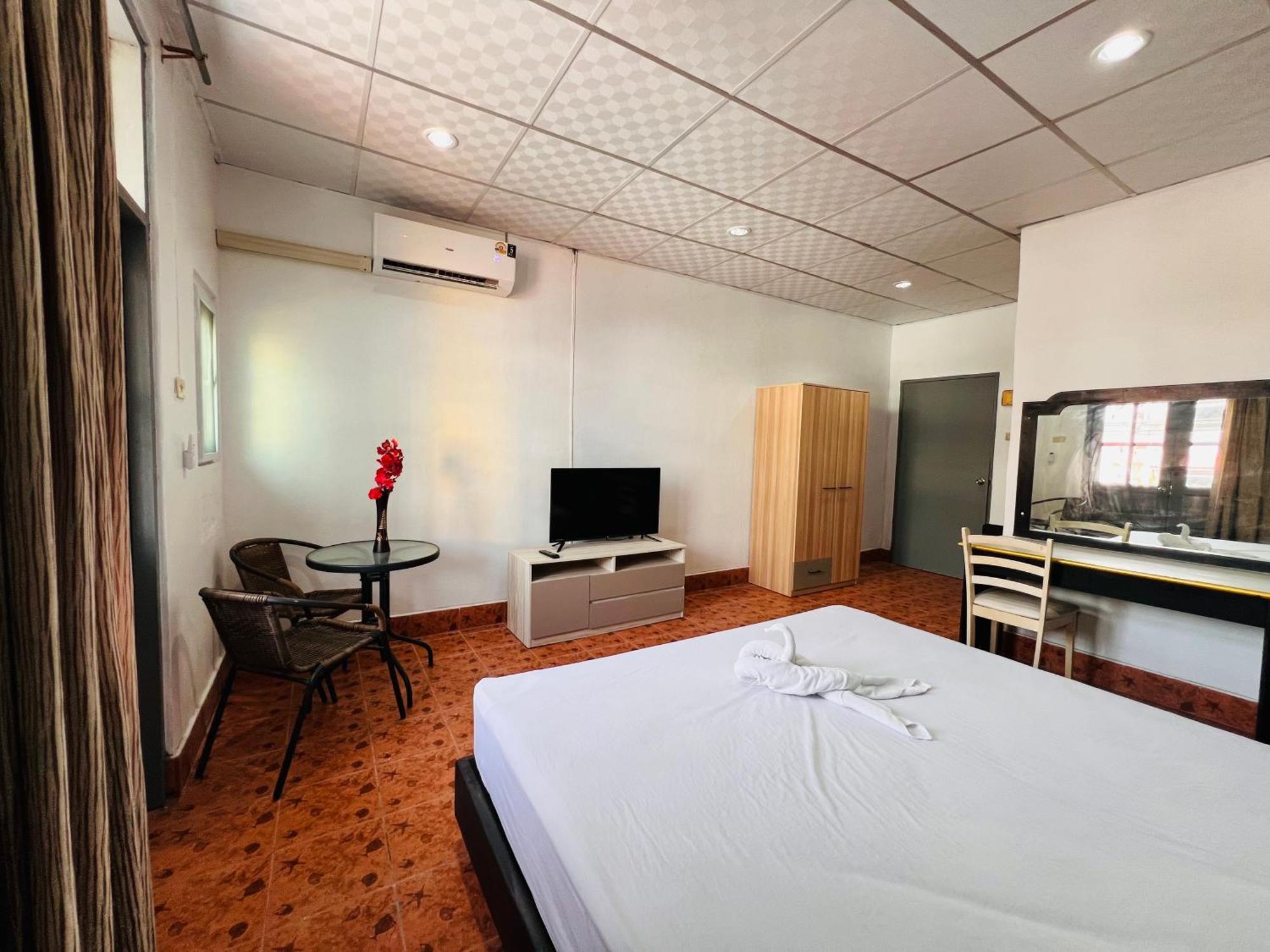 Patong Adventure Hostel Exteriör bild