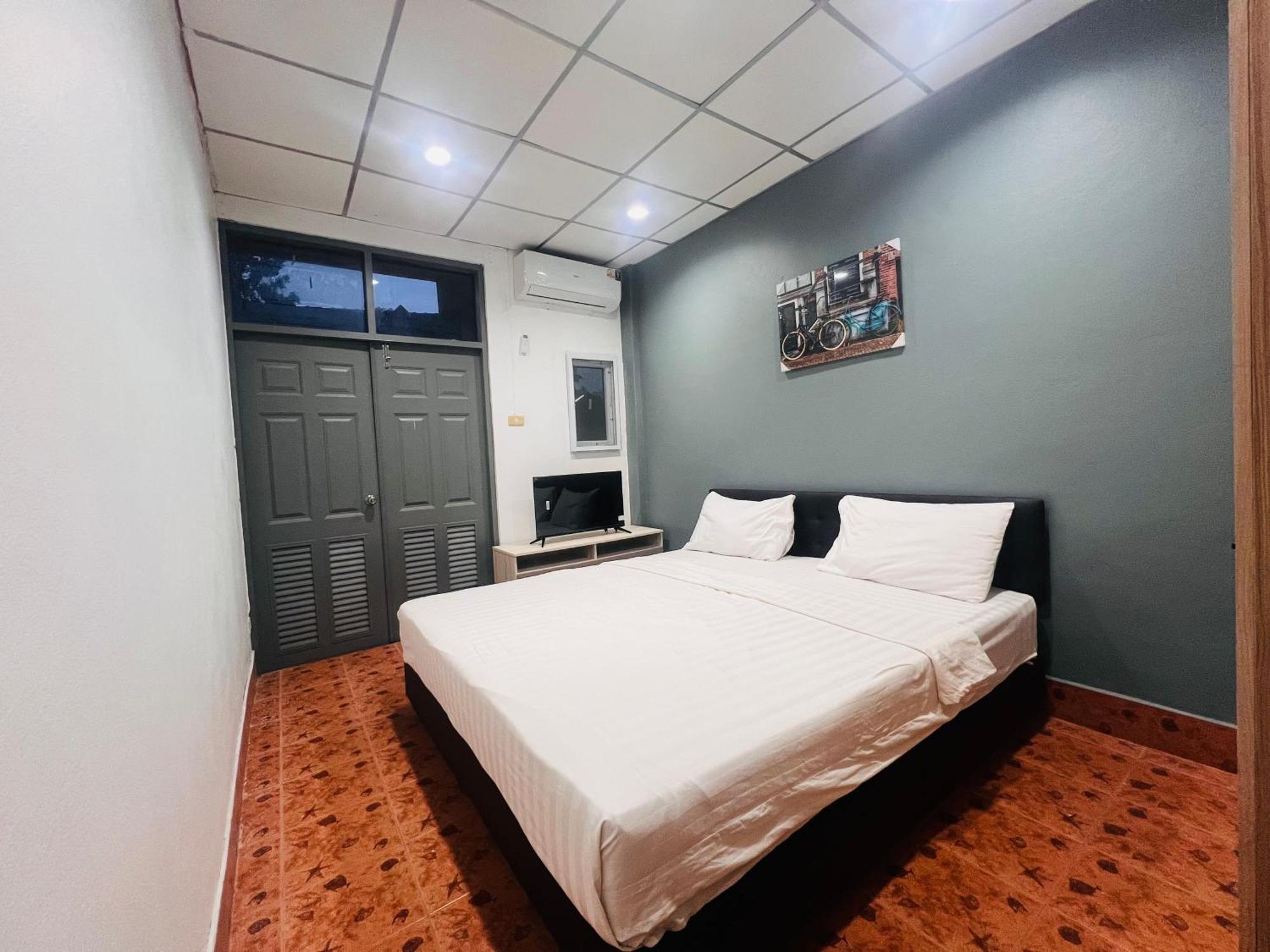 Patong Adventure Hostel Exteriör bild