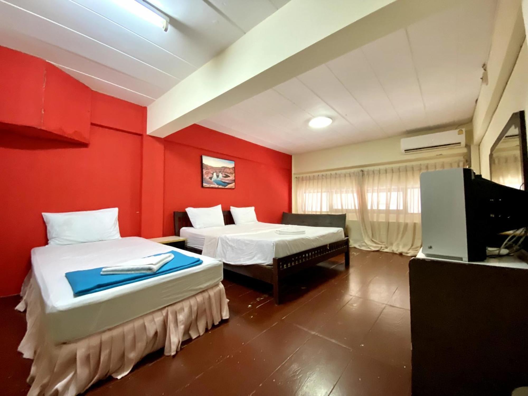Patong Adventure Hostel Exteriör bild