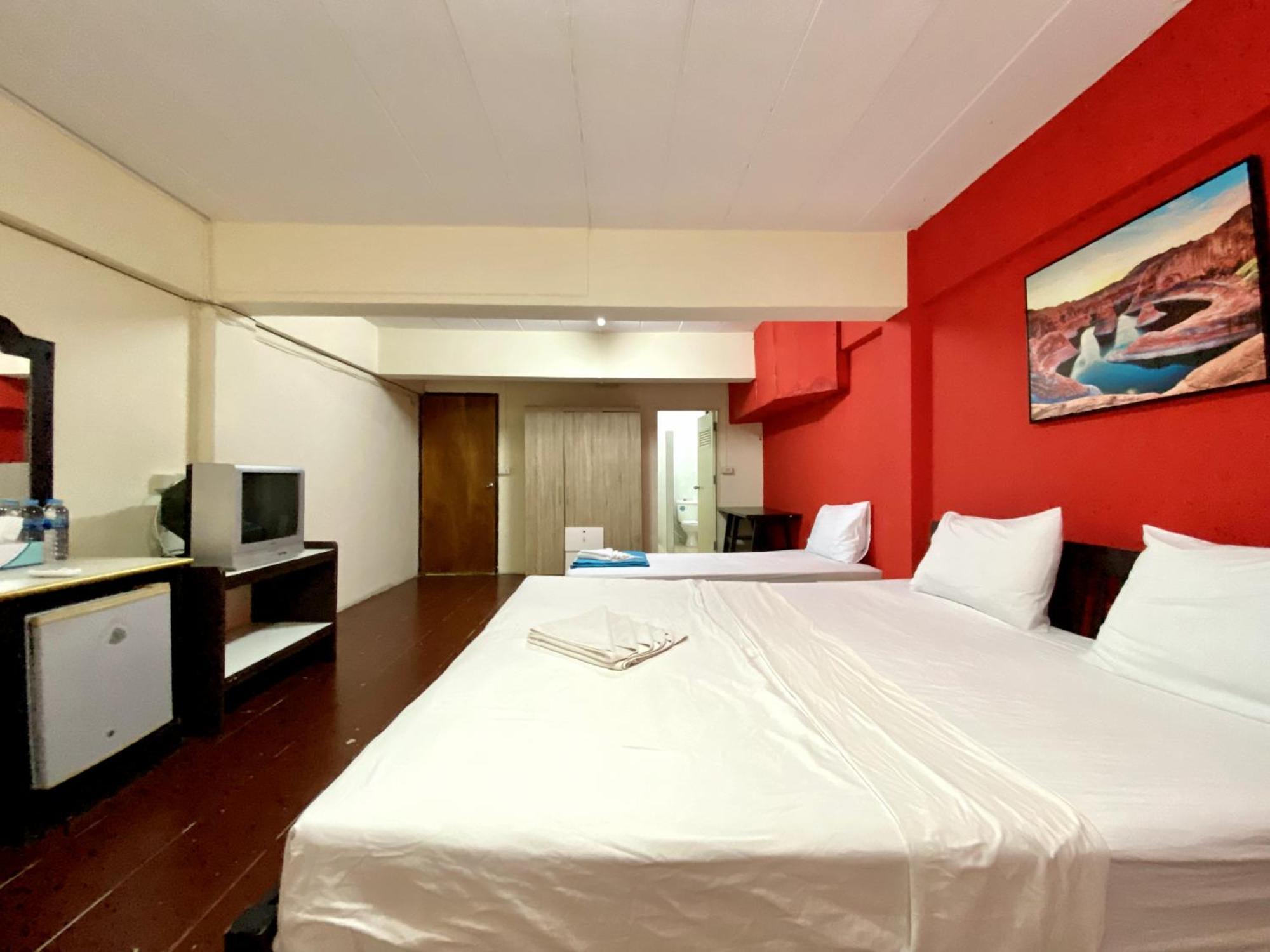 Patong Adventure Hostel Exteriör bild