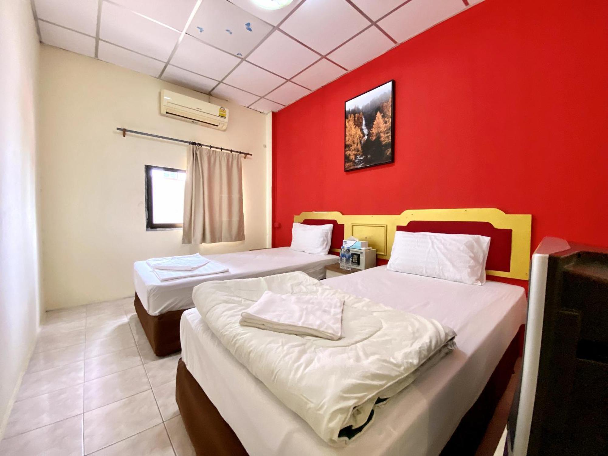 Patong Adventure Hostel Exteriör bild